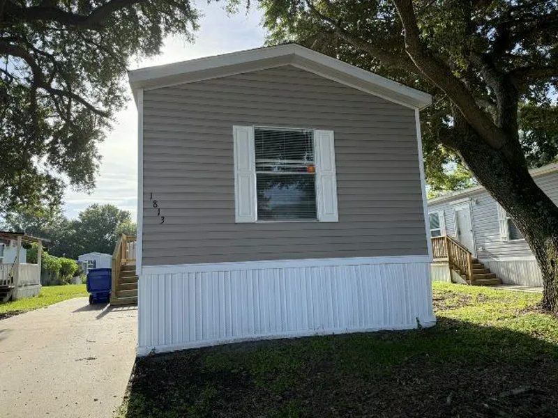Single storey house with a paved drive, Orlando, Florida